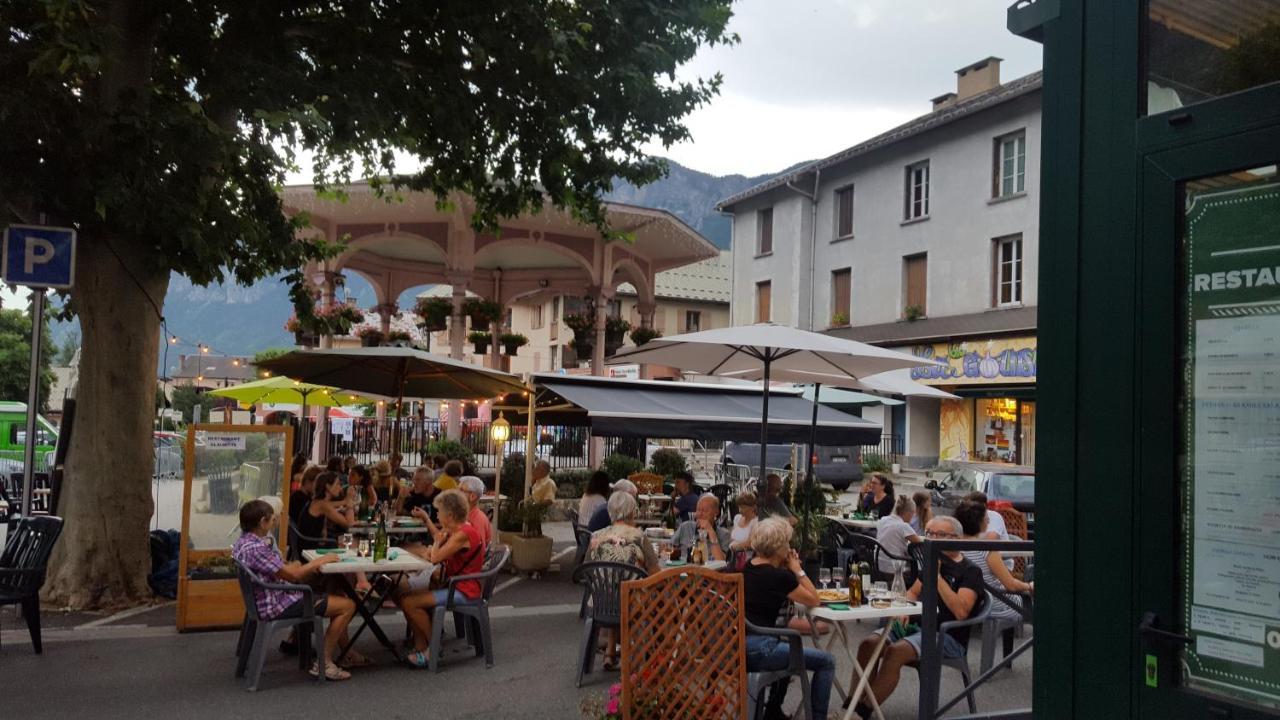 Hôtel Restaurant Glaizette LʼArgentière-la-Bessée Extérieur photo