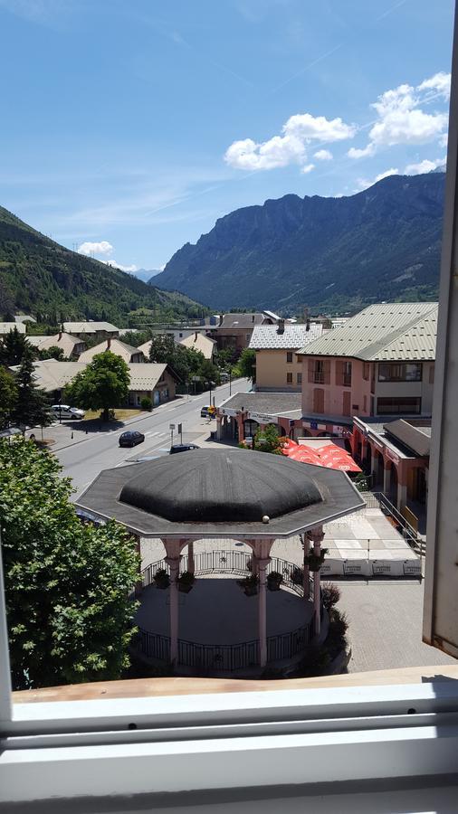 Hôtel Restaurant Glaizette LʼArgentière-la-Bessée Extérieur photo