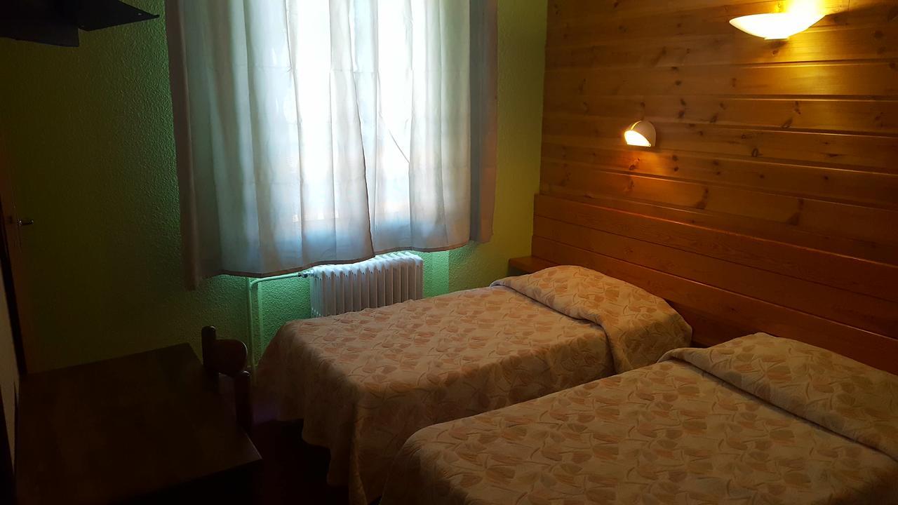 Hôtel Restaurant Glaizette LʼArgentière-la-Bessée Extérieur photo